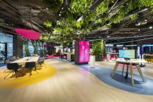 MAGENTA EXPERIENCE CENTER