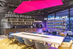 MAGENTA EXPERIENCE CENTER